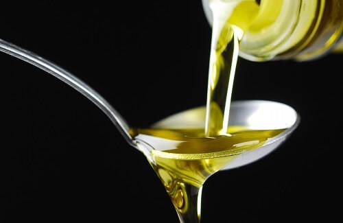 Olio di oliva per la bellezza: 5 trucchi incredibili