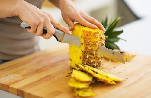 Mangiare ananas per dimagrire ed eliminare le tossine Mangiare ananas per dimagrire ed eliminare le tossine