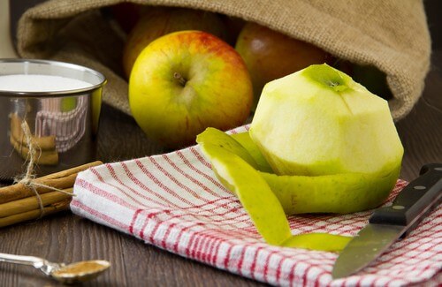 La buccia della mela aiuta a dimagrire