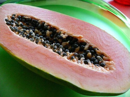 Papaya a metà