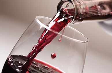 Un bicchiere di vino al giorno: quali benefici?