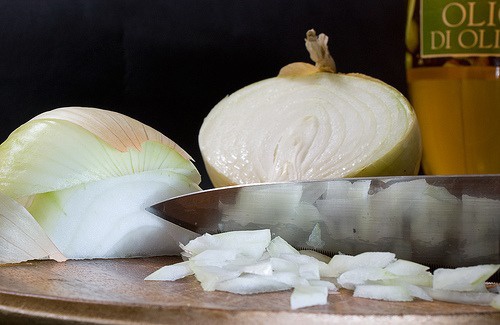 Cipolla tritata e intera