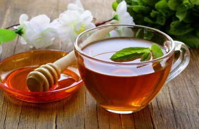 Infuso purificante con miele, aceto di mele e tè