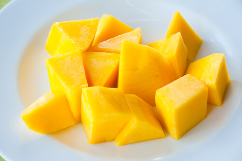 mango e frutta per ringiovanire