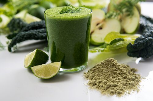 frullato con dentro spirulina