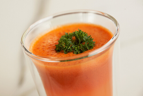 succo di carota per la cura dei reni e della vescica