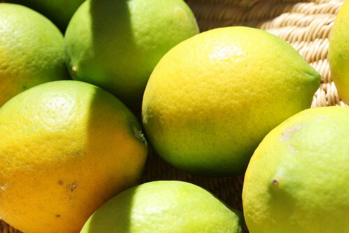pulire casa col succo di limone