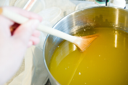 Shampoo fatto in casa all'aceto di mele e bicarbonato