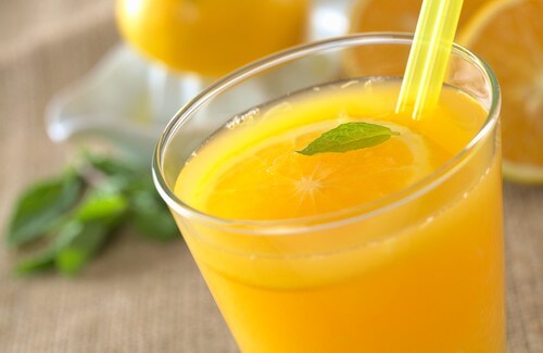 I benefici del bere succo d’arancia