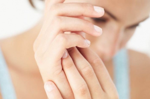 perché si gonfiano le dita delle mani?