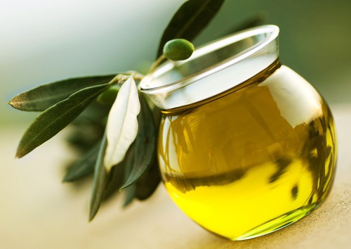 olio di oliva per le ciglia