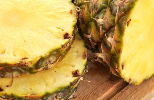 Deliziose bevande medicinali a base di buccia d’ananas Deliziose bevande medicinali a base di buccia d’ananas