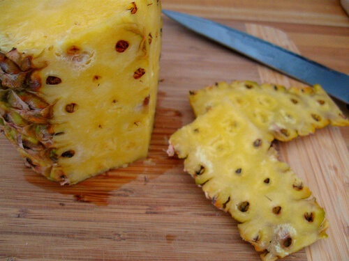 ananas tagliato a fette