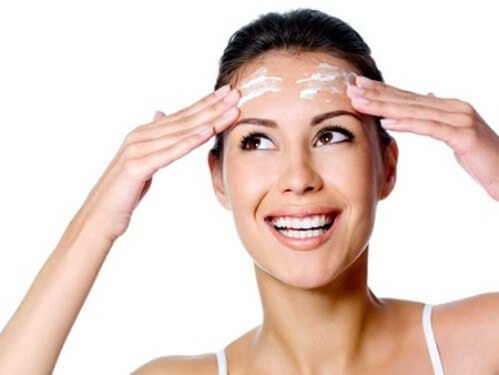 Crema per macchie sulla pelle del viso