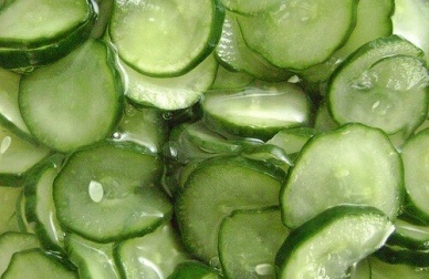 Bere acqua di cetriolo per la ritenzione idrica
