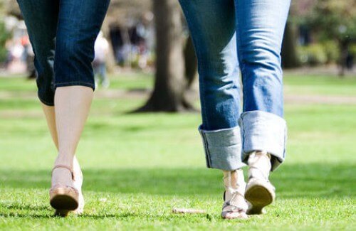 camminare è la migliore attività che possiamo svolgere per contrastare le vene varicose