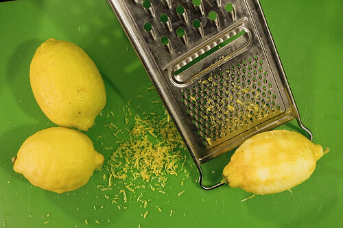 scorza di limone grattugiata