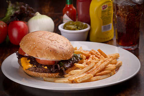 Hamburger e patatine