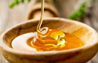 Cosa è lo sugaring? Ecco come depilarsi con lo zucchero