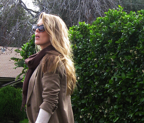 Donna con capelli folti