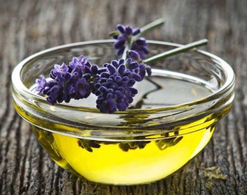 l'odore della lavanda la rende un ottimo ingrediente per deodoranti naturali
