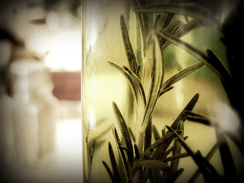 Preparazione olio di rosmarino