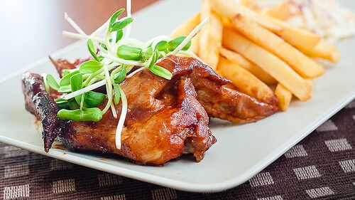 Piatto di carne e patate