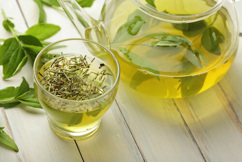 Tè verde per depurare il fegato in modo naturale