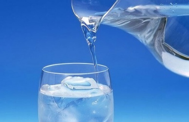 Consumo insufficiente di acqua: quali problemi può causare?