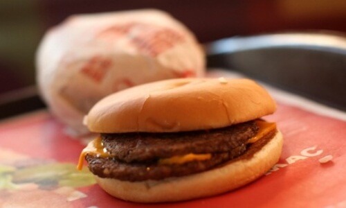 Hamburger McDonald: come diventa dopo 5 anni?