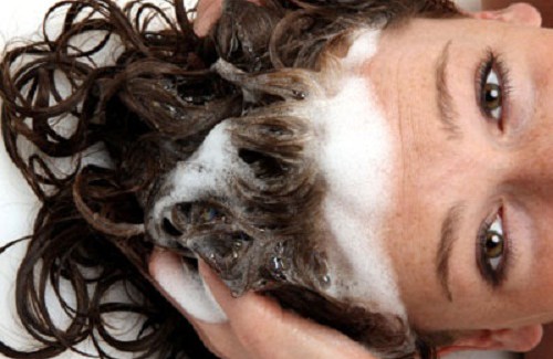 Shampoo casalingo contro la caduta dei capelli