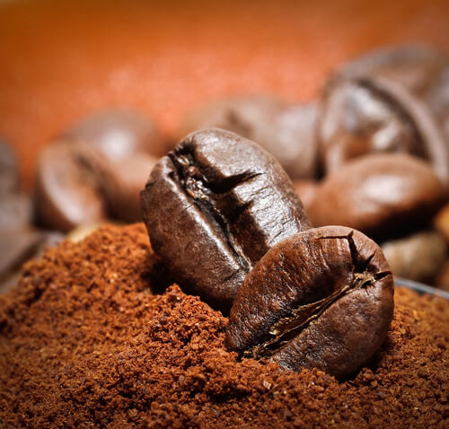 Caffè in grani e in polvere