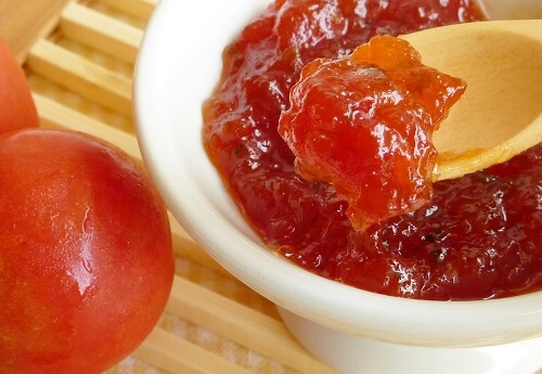 maschera al pomodoro per combattere i punti neri