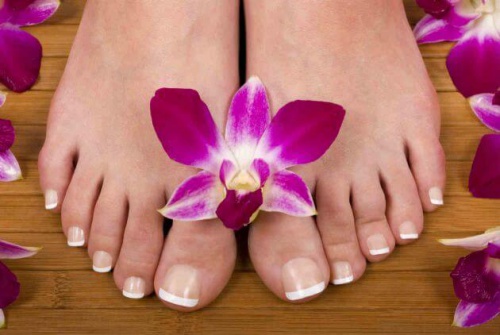 Piedi con orchidea
