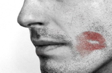8 possibili indizi che un uomo vi tradisce