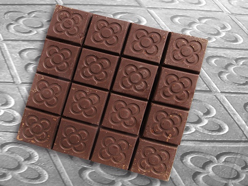 il cioccolato influisce sulla produzione dell'ormone della felicità