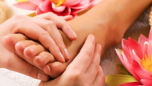 massaggio ai piedi stanchi