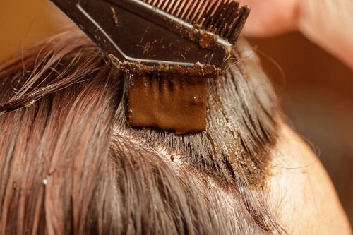 Tinte naturali per nascondere i capelli bianchi