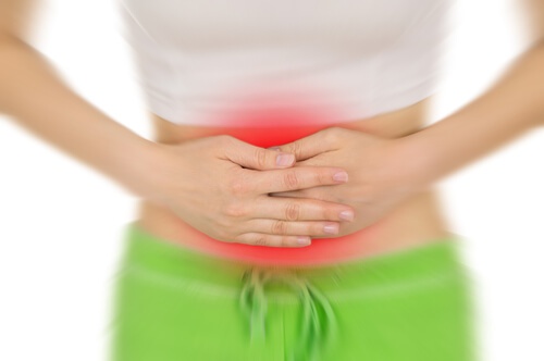 ragazza con problemi di digestione