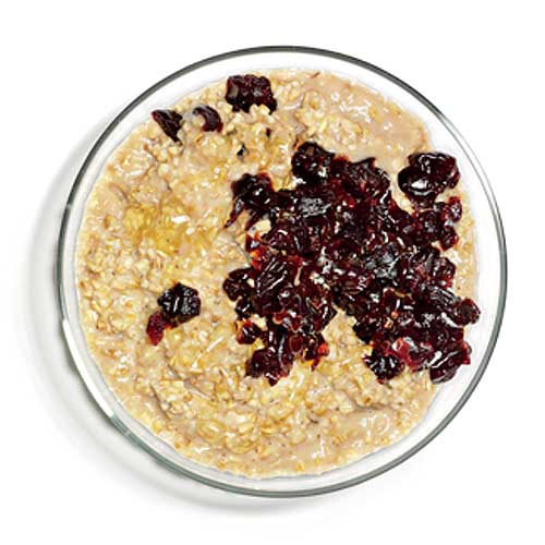 muesli con ciliegie per colazione