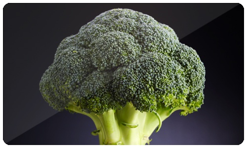 I broccoli hanno un alto contenuto di vitamina C e di fibra alimentare. Inoltre, nei broccoli sono presenti diversi nutrienti dalle grandi proprietà anticancerogene. 