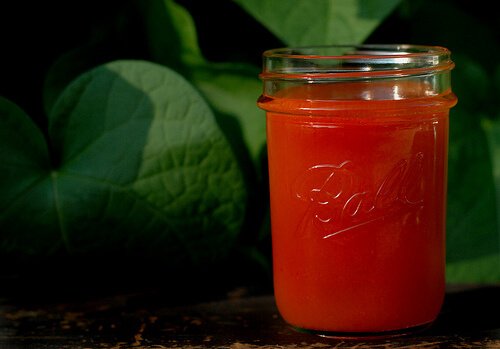 Il succo di pomodoro tra succhi e frullati per i capelli