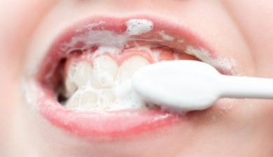 Trattamenti naturali per sbiancare i denti