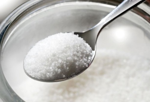 Zucchero per preparare cera depilatoria