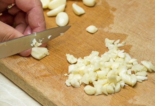 l'aglio crudo è un potente antibiotico naturale