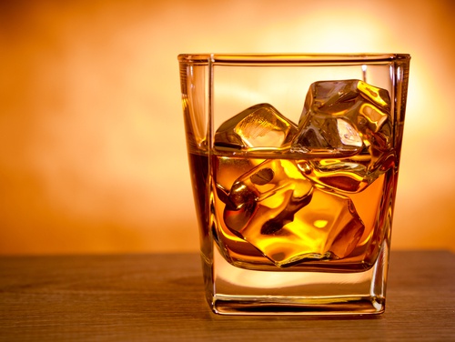 Uno dei rimedi per smettere di russare è non eccedere con l'alcol