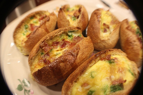 pane con uova, sedano e prosciutto