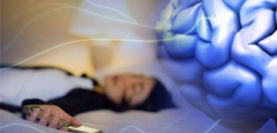 Fa male dormire vicino al cellulare?
