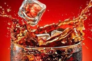 Bere coca cola: ecco cosa provoca al corpo