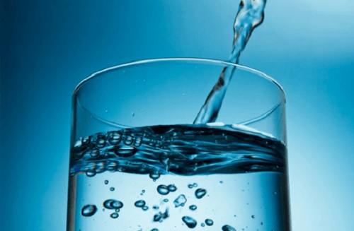 Bere acqua durante i pasti - Acqua